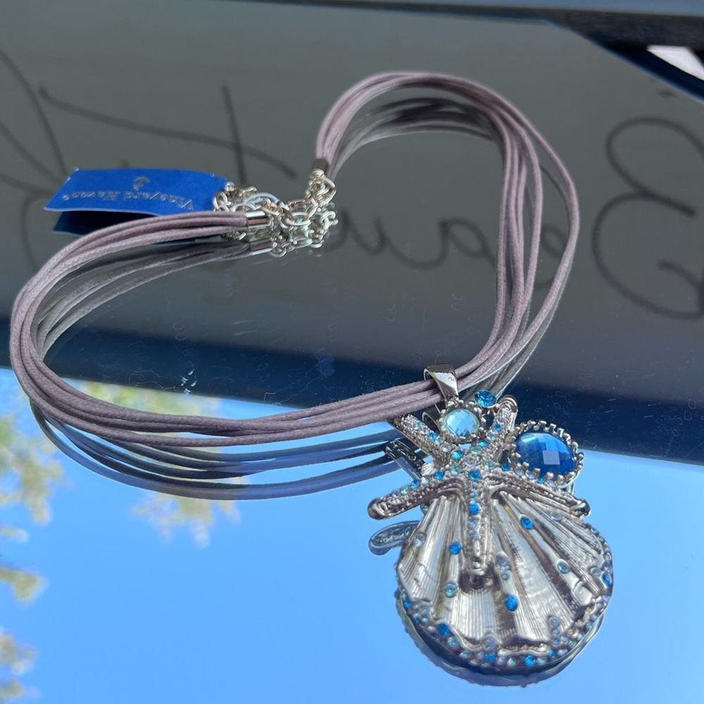 NWT - Starfish On Shell Neckless